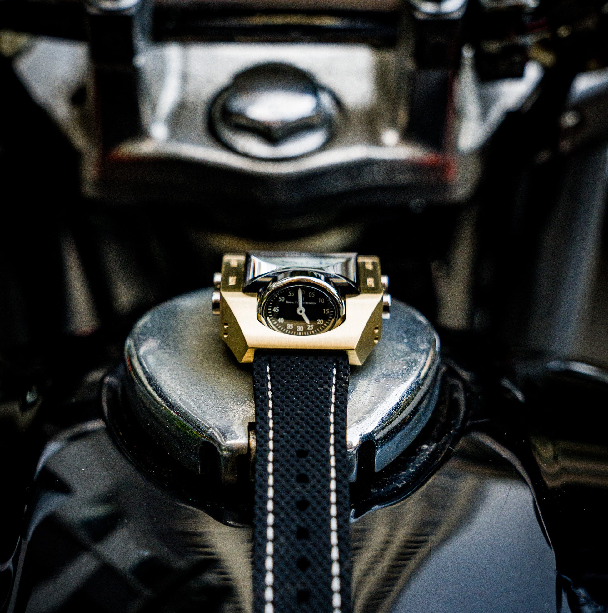 270 SERIES GOLD 003-2 - Urban Time Imagination