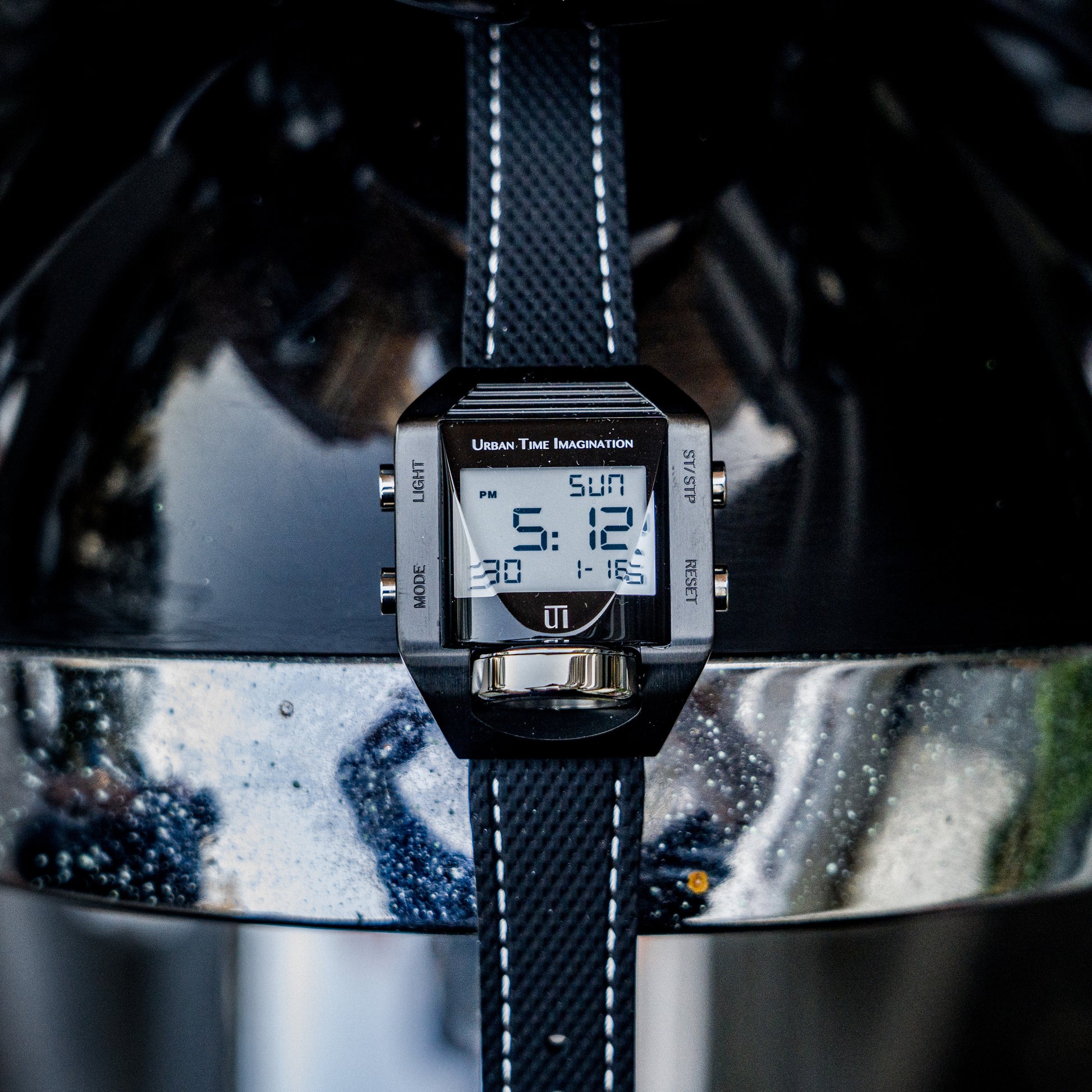 270 SERIES GURNEY BLACK 003-6 - Urban Time Imagination